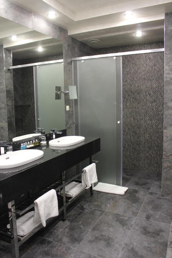 Hotel Erebuni 4*